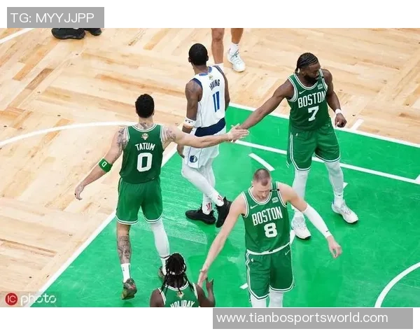 杰伦布朗轻松发挥仅用25分钟便斩获19分6篮板6助攻的精彩表现