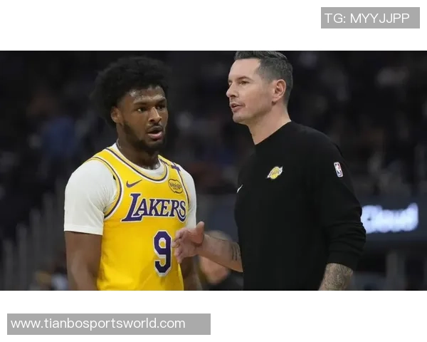 布朗尼左手变向转身后仰压哨命中展现丝滑小连招绝技