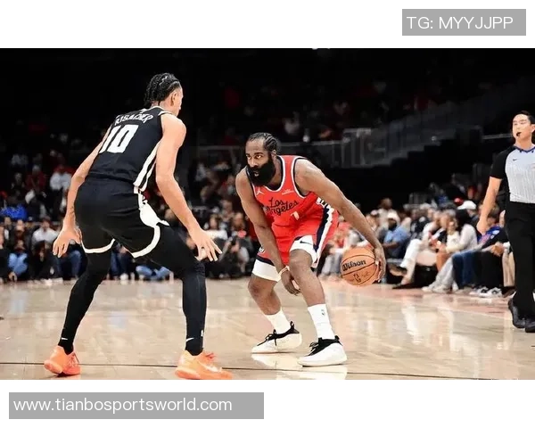 快船半场领先篮网16分哈登状态火热小卡贡献7分3断祖巴茨表现低迷